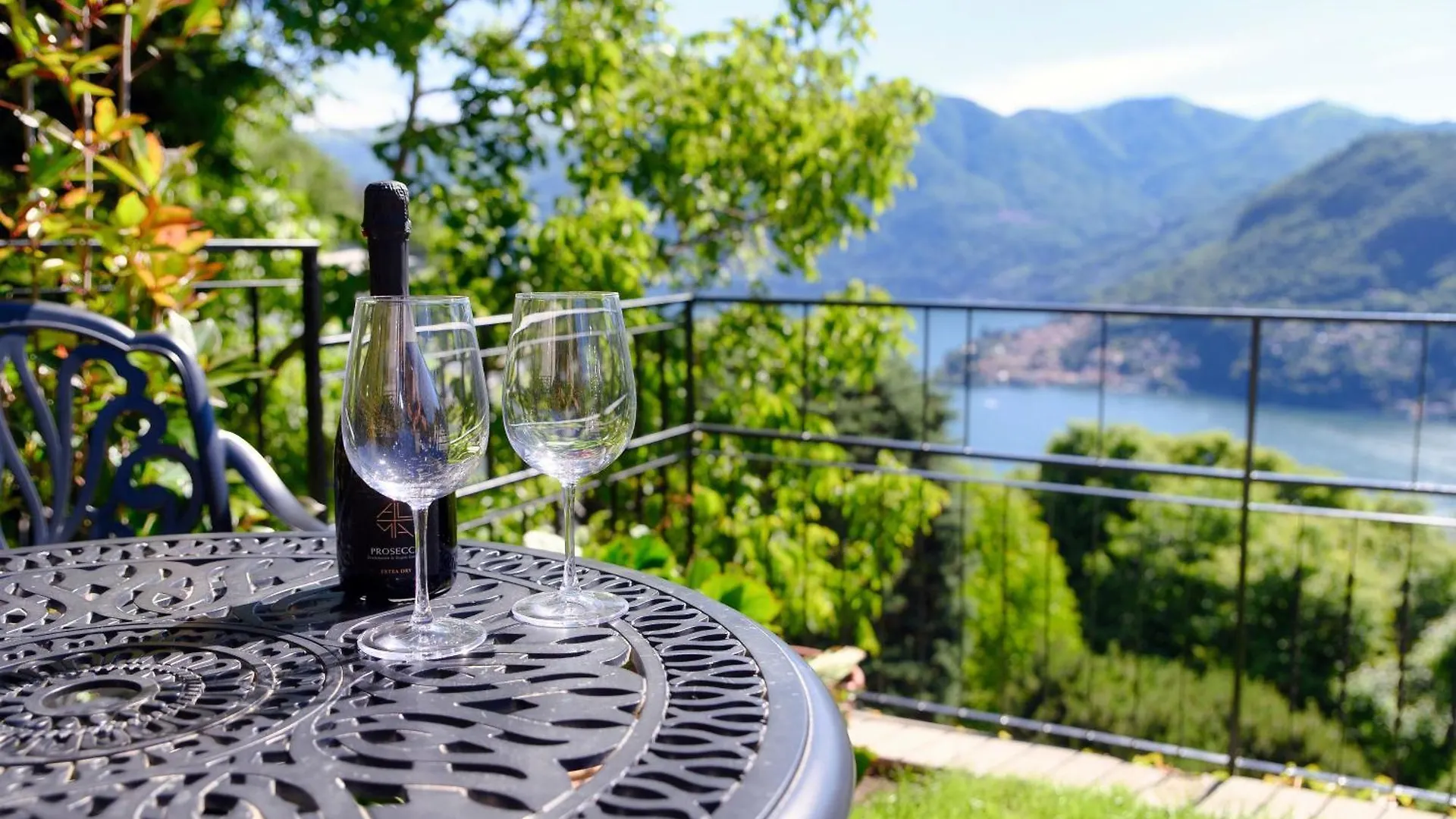 Feriehus Cernobbio Panoramic Terrace Apartment - From The Nature To The Lake