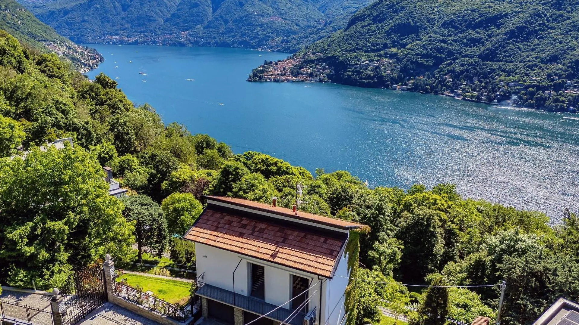 Cernobbio Panoramic Terrace Apartment - From The Nature To The Lake Feriehus