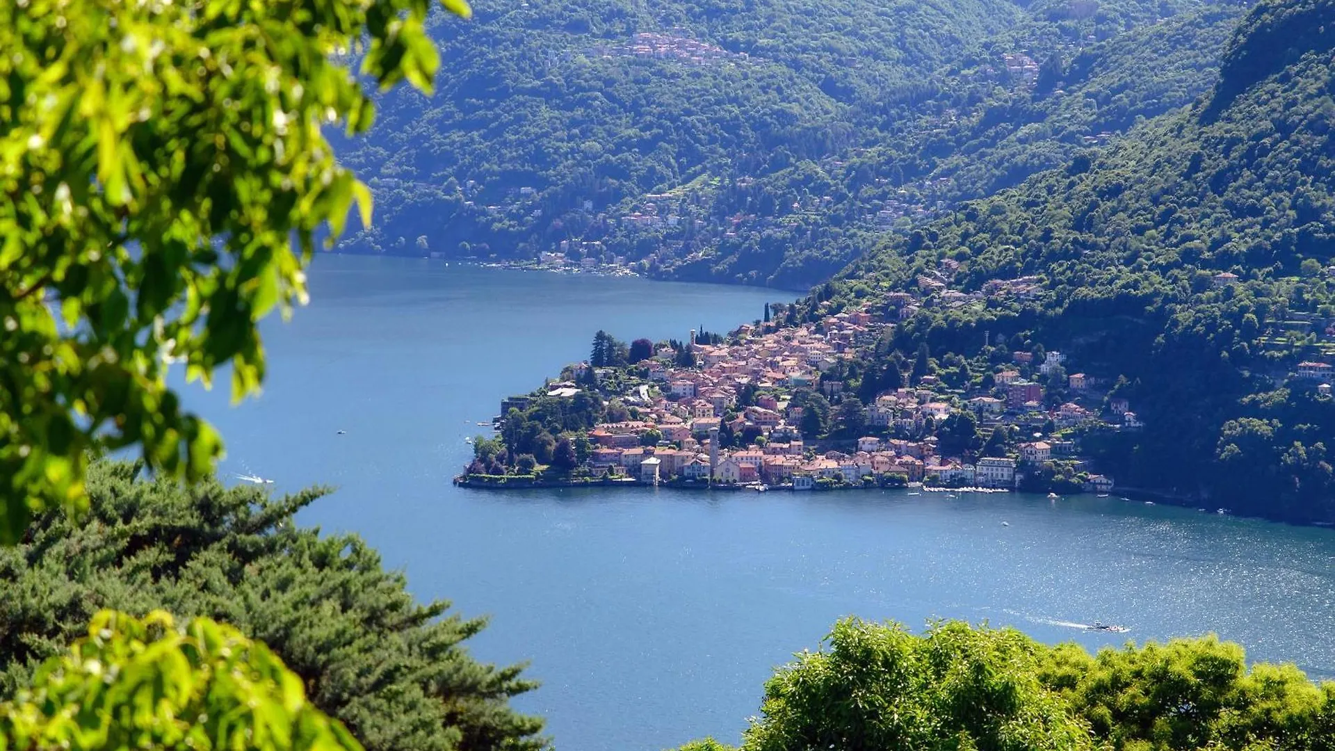 Cernobbio Panoramic Terrace Apartment - From The Nature To The Lake Feriehus